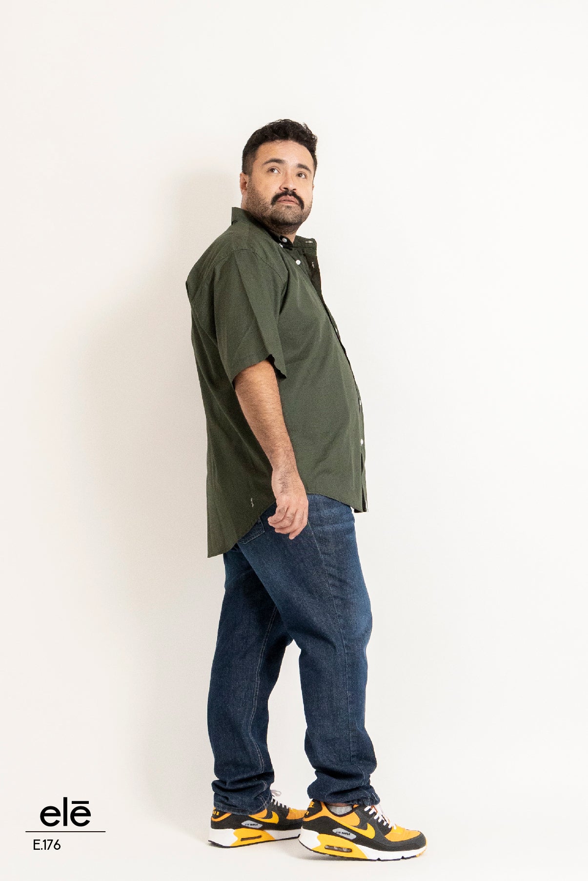 CAMISA VERDE LISA MANGA CORTA